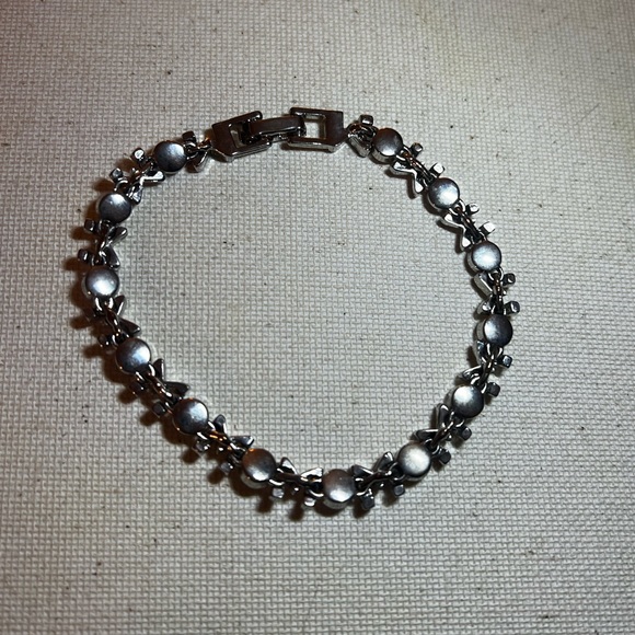 Mom Clasp Bracelet - Picture 4 of 8